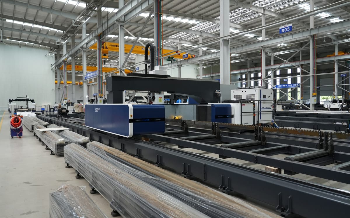 LUMINARY LASER fiber laser equipment in a production workshop