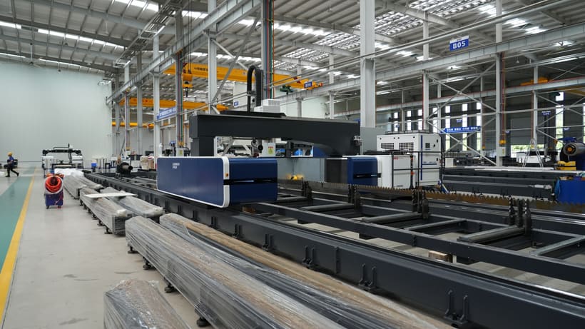 Large-format laser equipment installed in the factory workshop